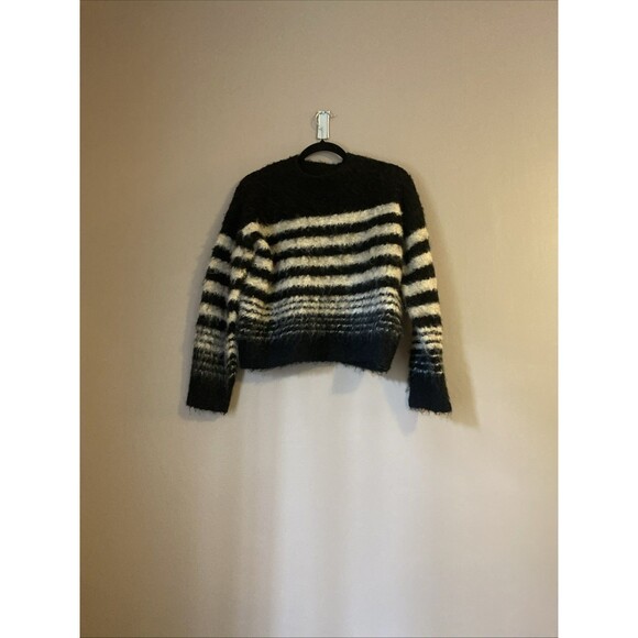 Women's Boucle Crewneck Pullover Sweater - Universal Thread Black /Cream Med NWT - Picture 2 of 6